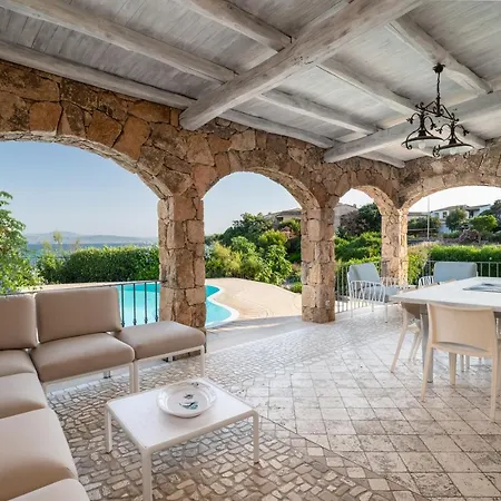 Villa Mimosa Con Piscina Golfo Aranci