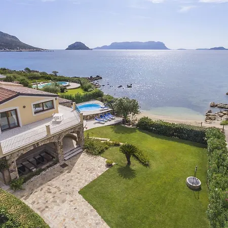 Villa Mimosa Con Piscina Golfo Aranci